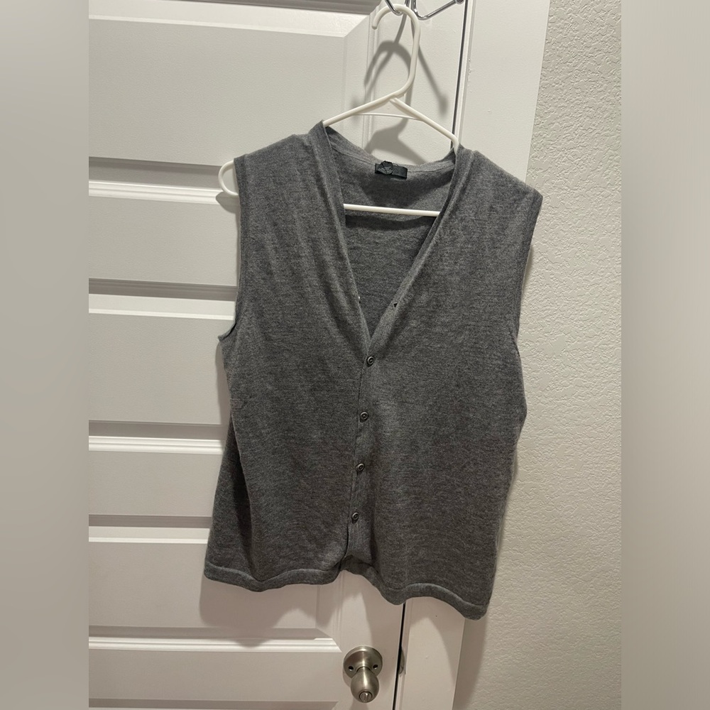 Patrick Assaraf 100% cashmere soft vest, size Medium